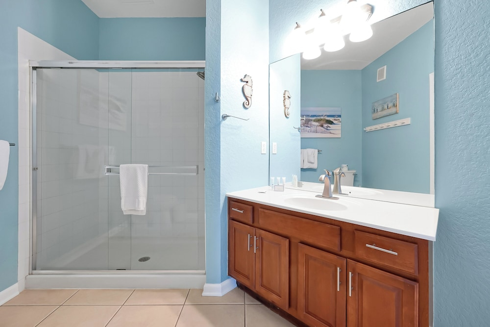 Beautiful Deluxe Condo, Vista Cay - 3015
