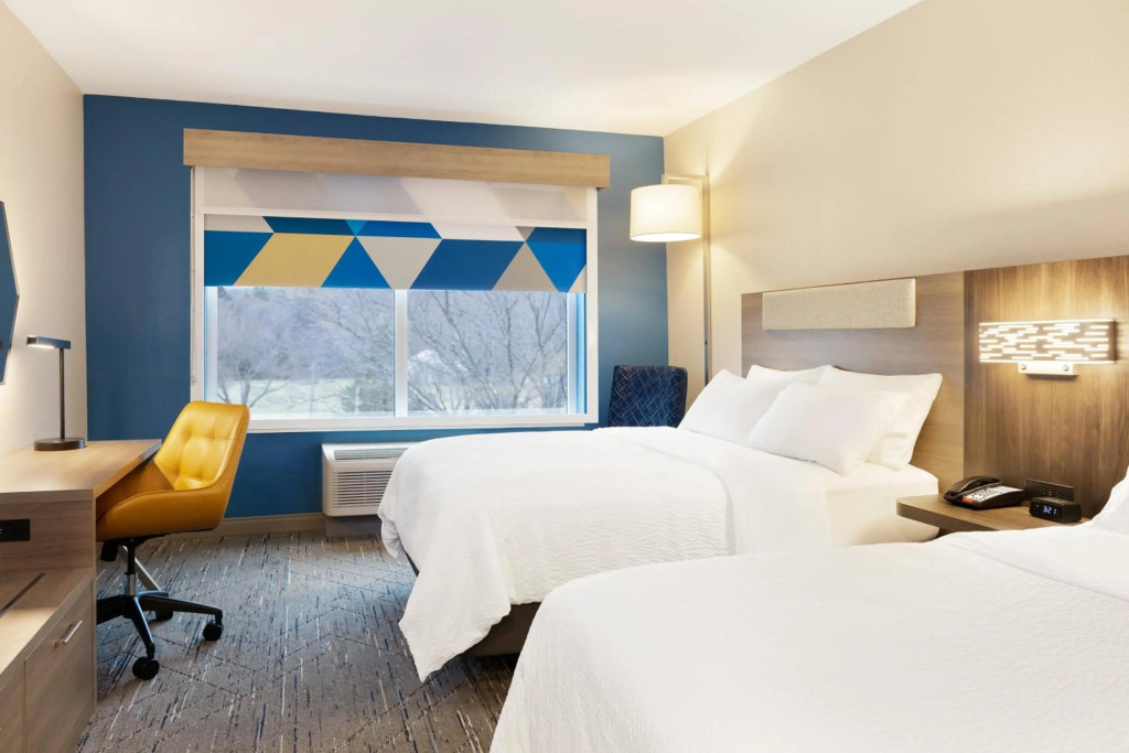 Holiday Inn Express & Suites - Green Bay East by IHG