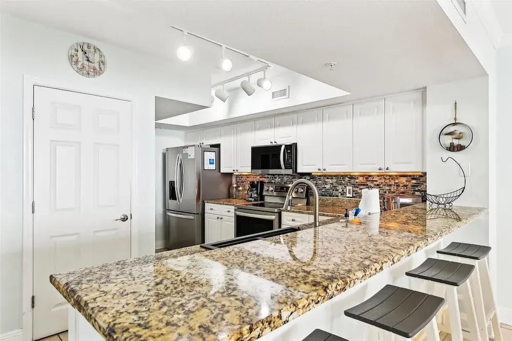 Emerald Beach 1830 - 2 Bedroom/2 Bath+Bunks 2 Condo by RedAwning