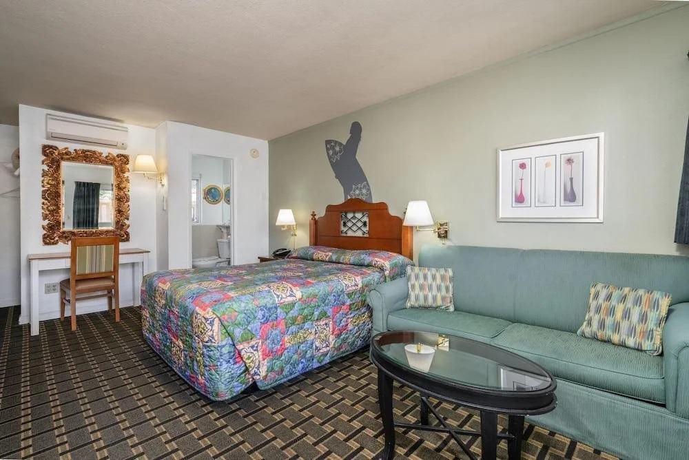 Sun n Sands Inn