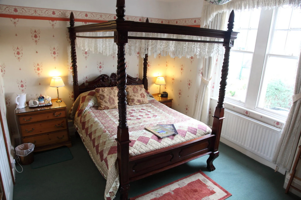 Kirkwood Guest House, free parking, electric car point
