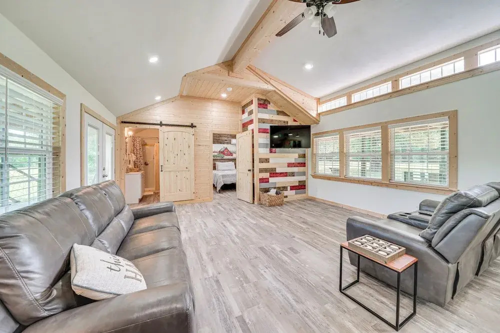 Secluded Broken Bow Cabin w/ Fishing Pond & Views!