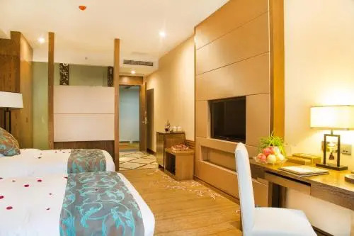 Chengdu Cloud Retreat Hotel(Dufu Thatched Cottage & Qingyang Palace Subway Station)
