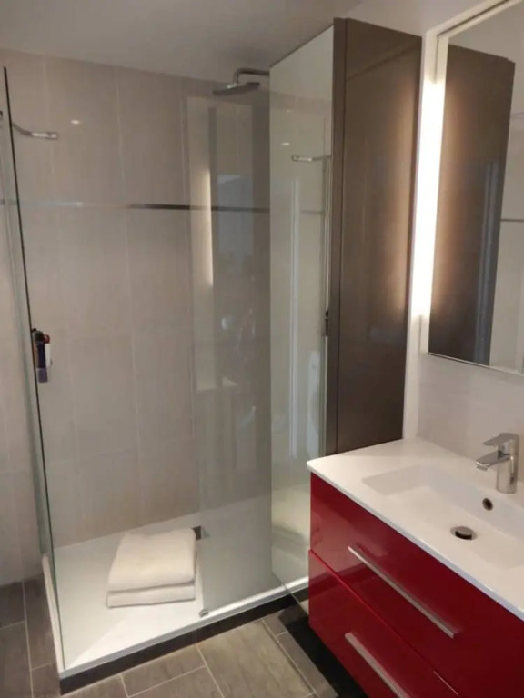 Modern 1 Bedroom Apartment Near Eiffel Tower