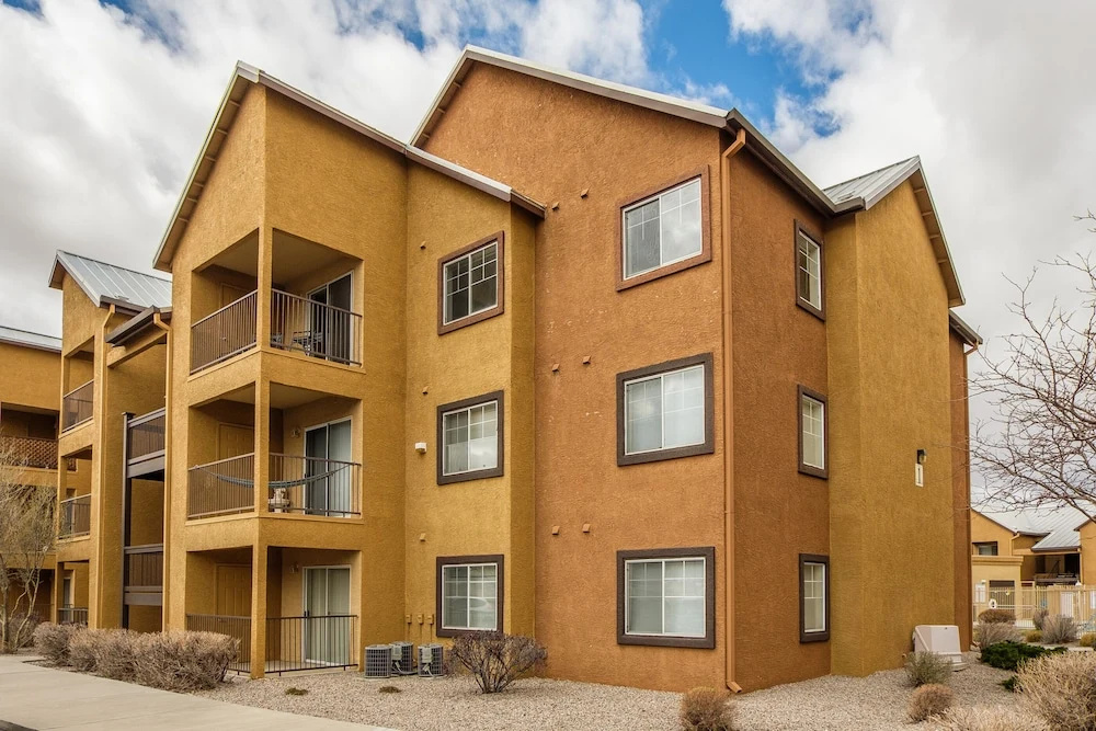Eastside 1 & 2 BR Apts with balcony by Frontdesk