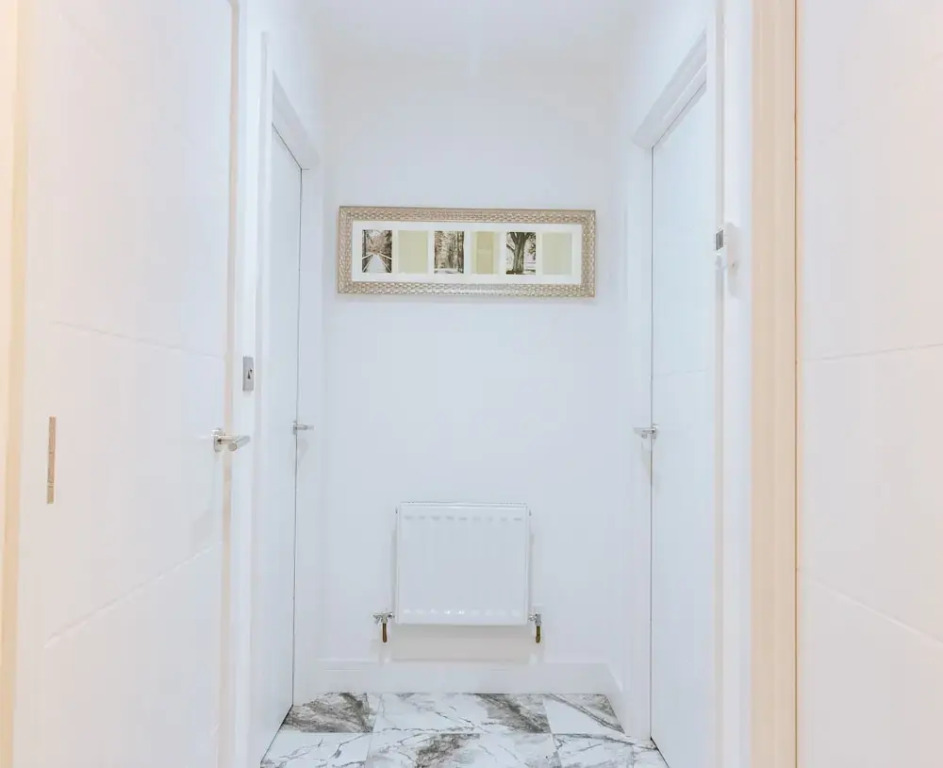 Charming 2-bed Apartment in Purley