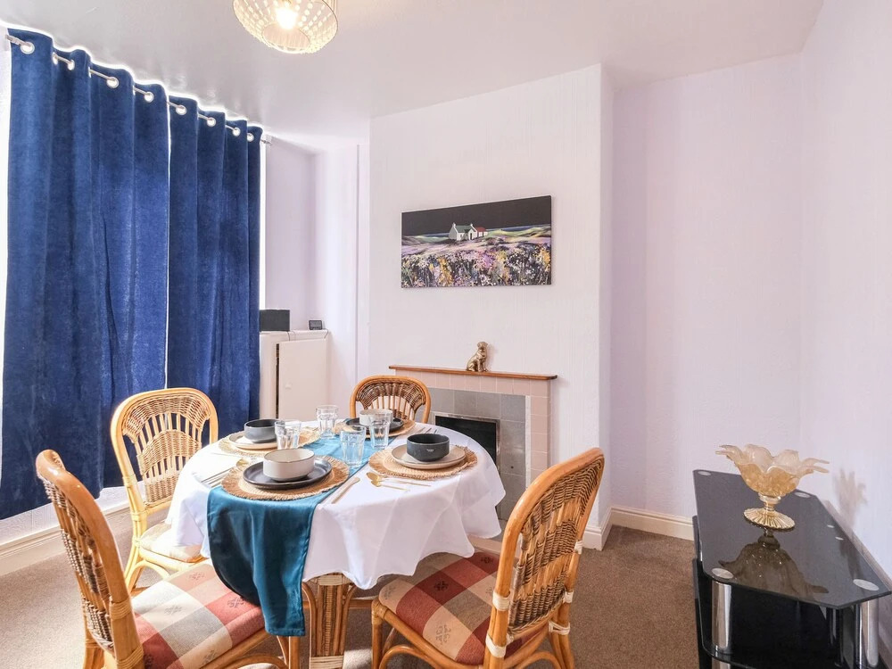 Lovely Large 2-bed House With 2 Reception Rooms