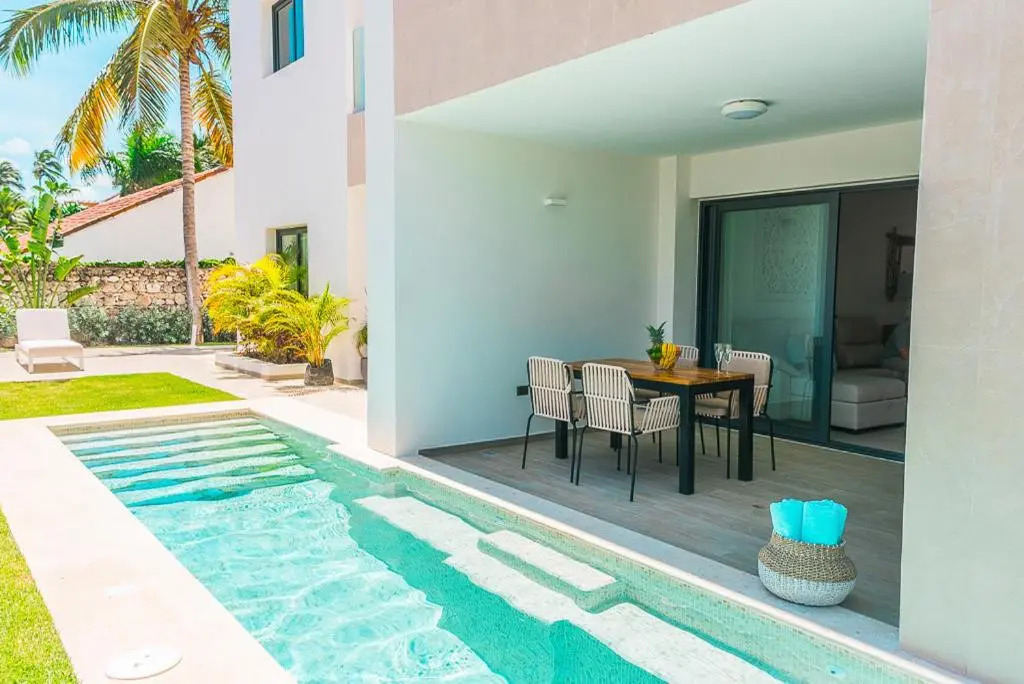Swim up pool new apartment in Los Corales, PGA 103
