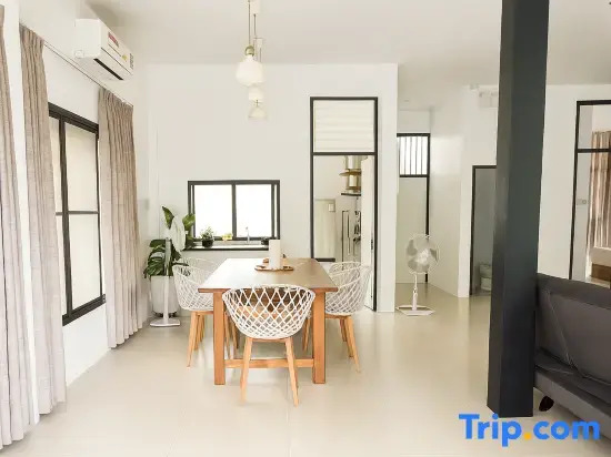Rim klong house, Banrublom Rayong beach +Free wifi (Pool Villa)