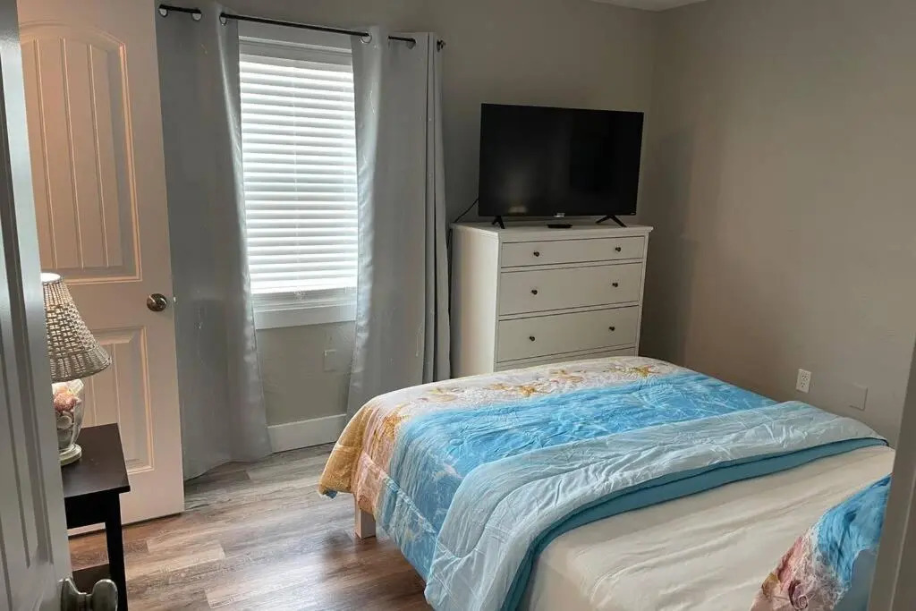 Siesta Key Village-Suite #2: A block to the Beach