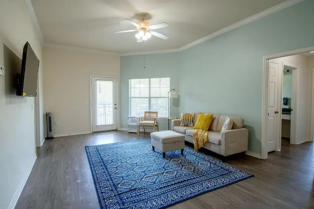 Upscale, modern, resort-style retreat, great location