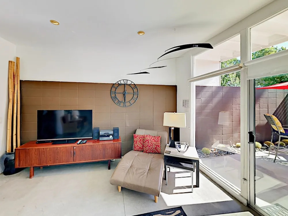 3BR 2BA Jack LaLanne House by RedAwning