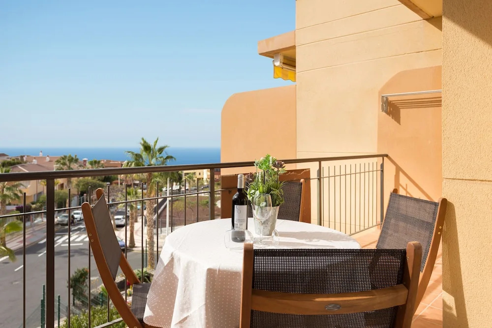 Adeje with pool, sea view and free WIFI