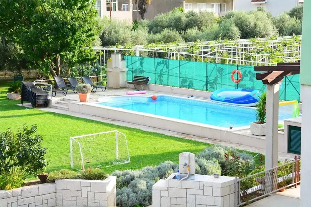 Cozy Villa in Ploce With Shared Pool