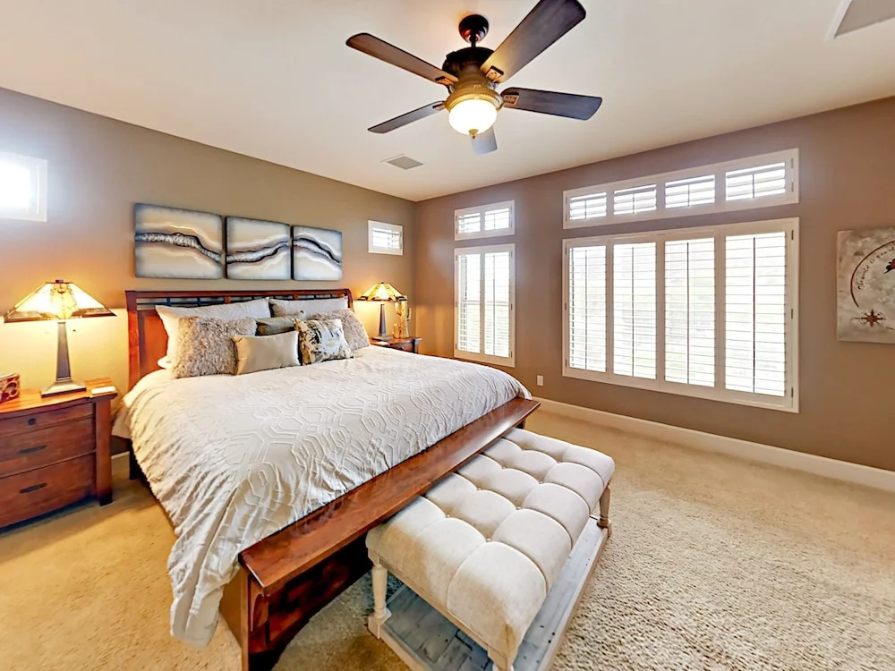 E Sandia Circle - 5 Br Home