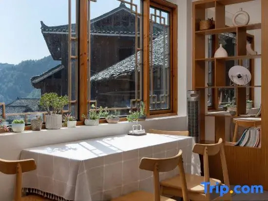 Mountain Live Inn (Xijiang Qianhu Miao Village Store)