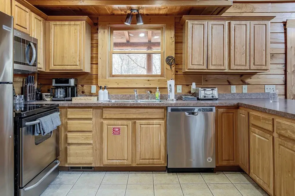 Bear Creek Way by Avantstay Hot Tub, Game Room, Air Hockey, Near Dollywood & Smoky Trails