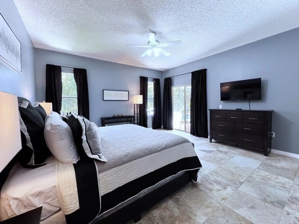 Lovely 4 Bed 3 Bath Pool Home With Spa-5330cvl 4 Bedroom Home by RedAwning