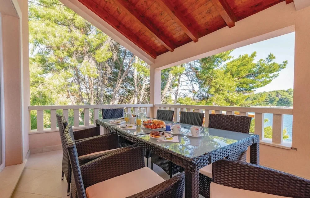 3 Bedroom Lovely Home In Blato