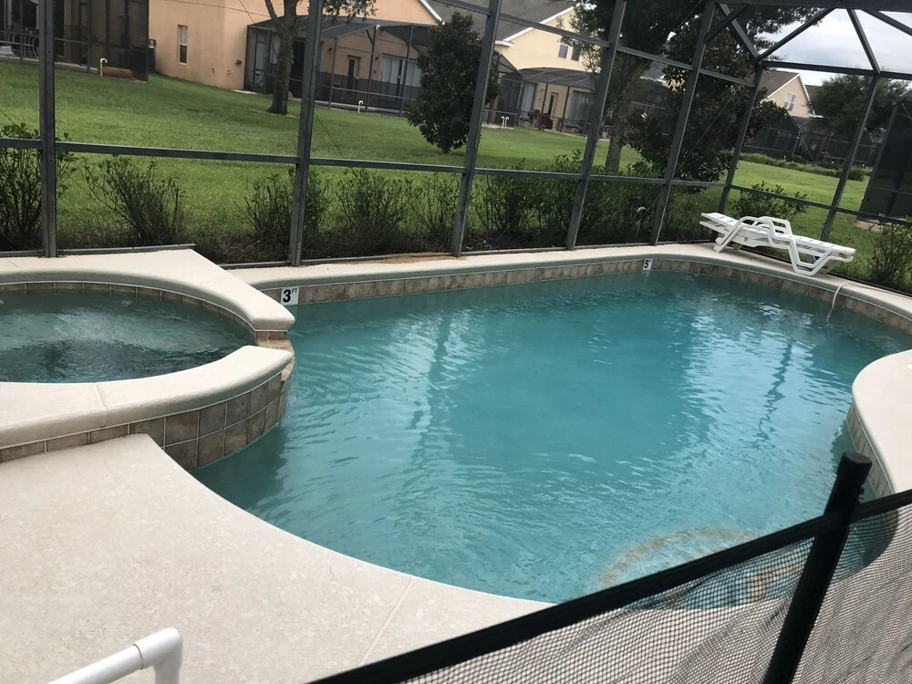 Gorgeous 5 Bed Home with Private Pool and Gamesroom in Disney Area