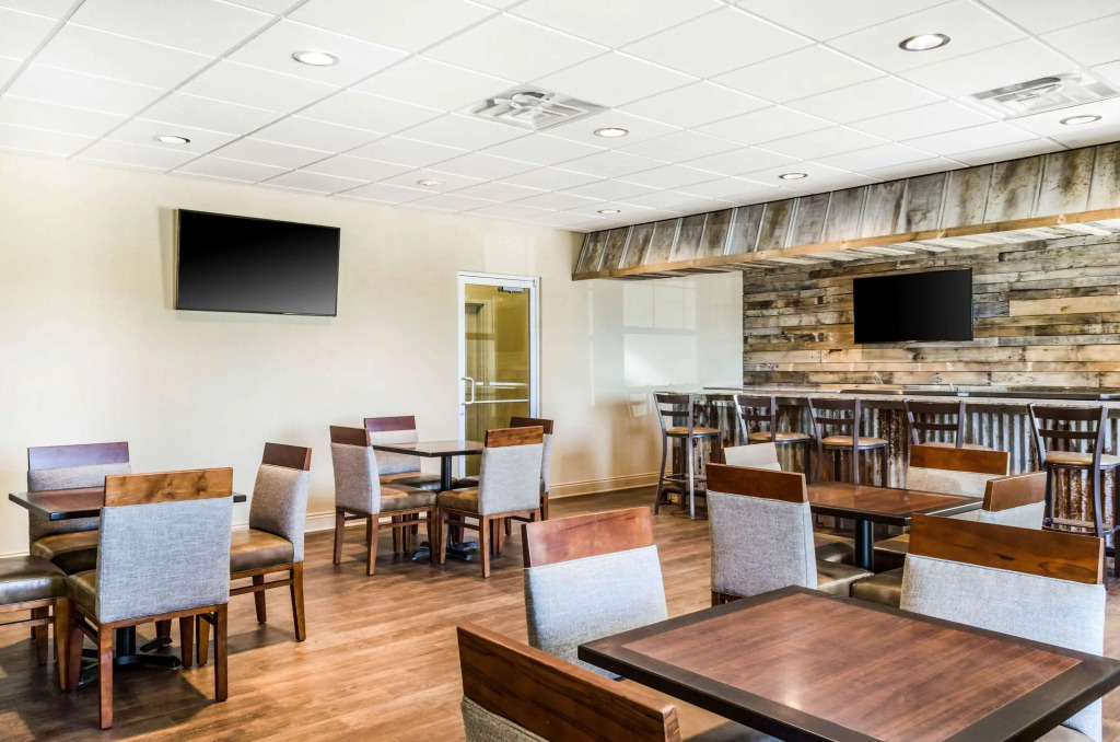 MainStay Suites Hackberry Sportsmans Lodge