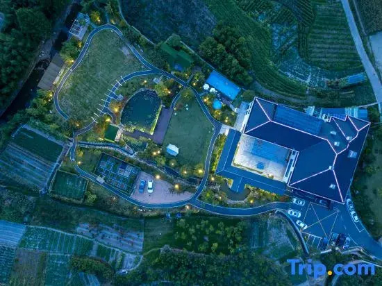 Anji Zhangyuan Fujun · Family-friendly Stream Pool Resort
