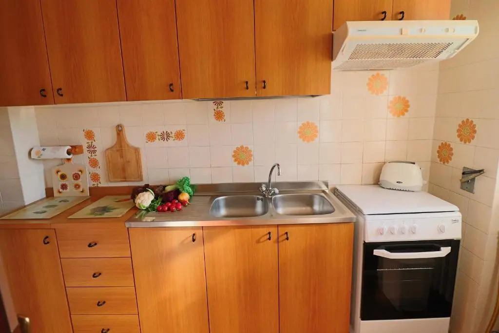 Central Apartment On The Beach With Balcony, Wi-fi Air Conditioning Parking