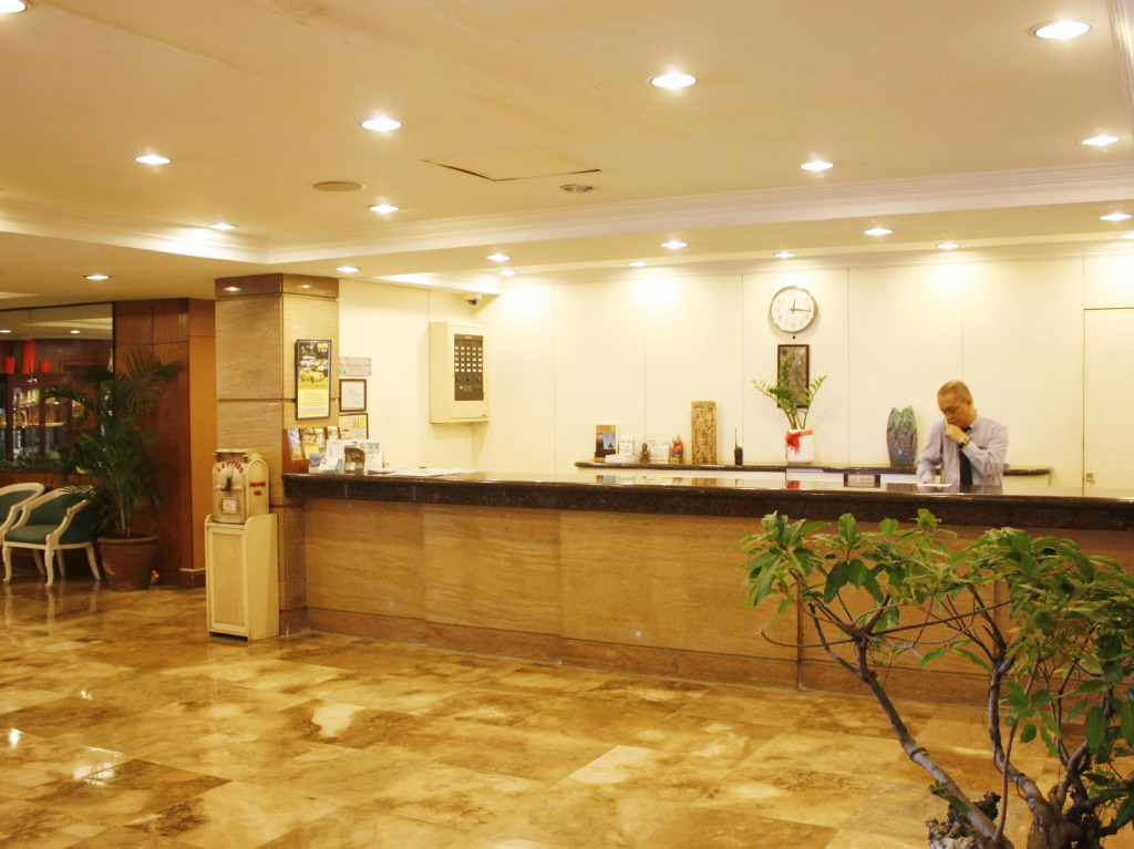 Aloha Hotel