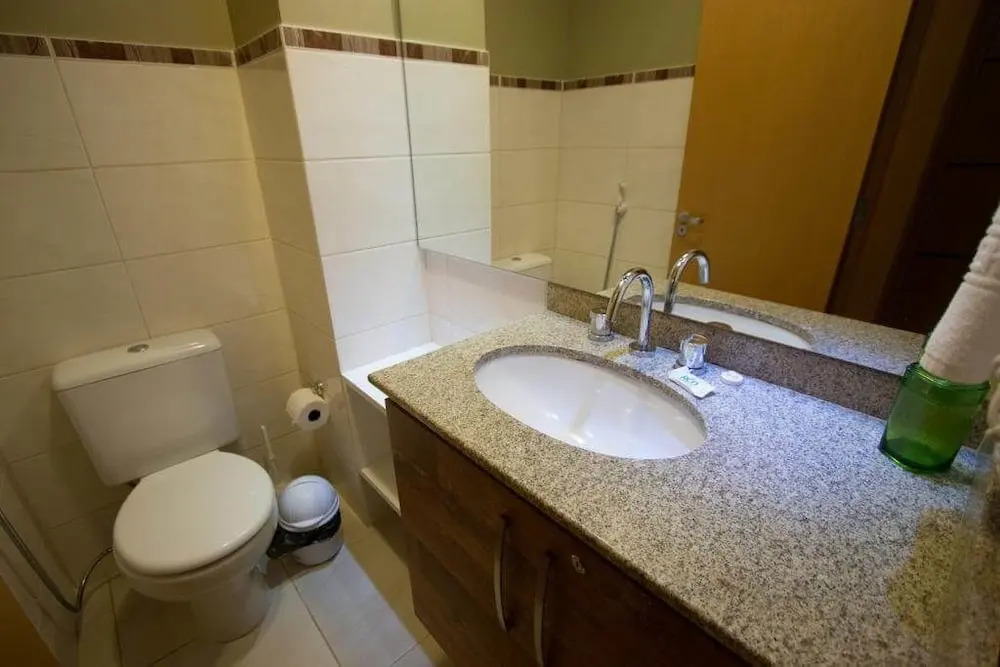 GRAMADO SOLAR REAL - 2 APTS de 2 quartos no mesmo prédio, cada um comporta até 7 pessoas - IDEAL PARA GRUPOS - central - IDEAL PARA ANDAR A PÉ, nesta plataforma desde janeiro de 2016, oferecemos CREDIBILIDADE - seu PET é bem-vindo - GARAGEM COBERTA