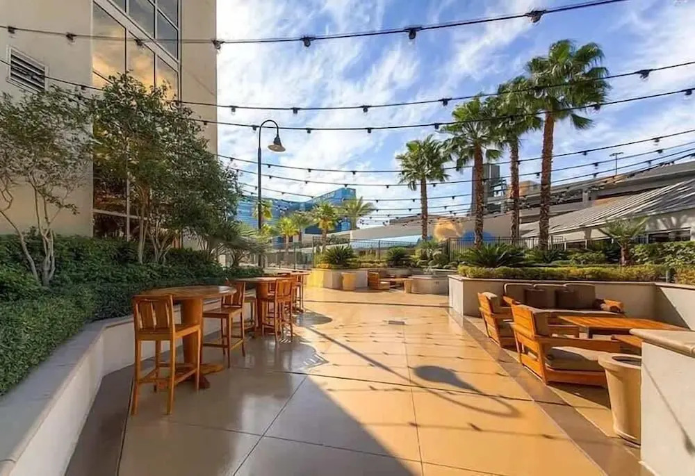 Incredible Studio Strip Views 10609