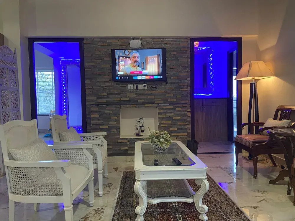 Luxsugero Penthouse Kaichidham
