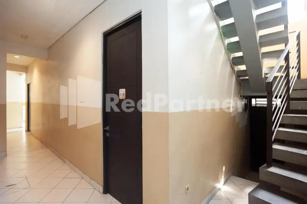 RedDoorz Plus near RS Harapan Kita