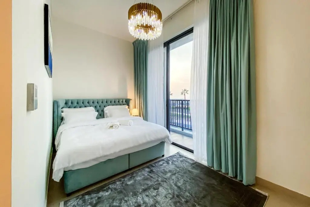 RH- 4BR Luxurious Villa with Private Pool, beach access