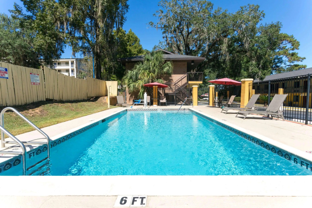 Howard Johnson Express Inn - Tallahassee