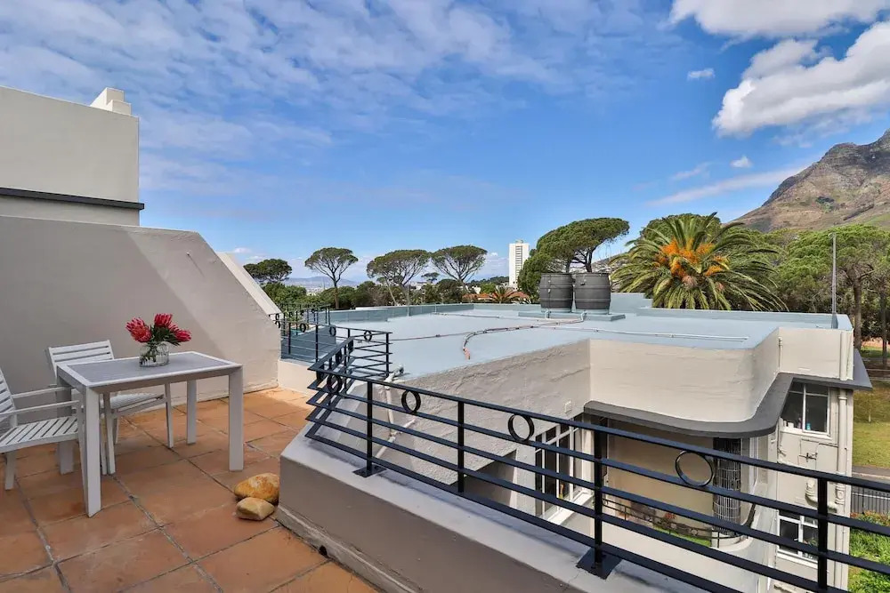 Mountain View Studio Balcony Parking by CTHA