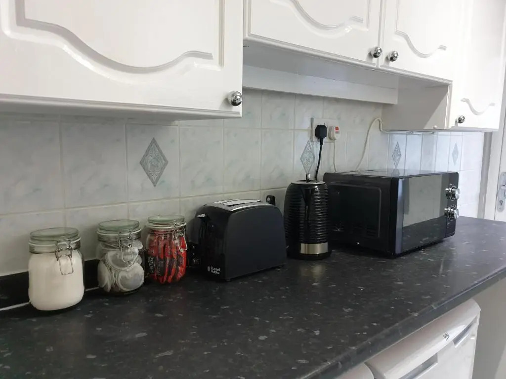 Superb Spacious House For Contractors & Families & Private Parking By Liverpool Short Stay
