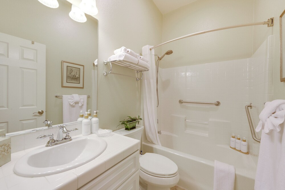 Private & Spacious Deluxe Rolling Hills Ranch Gem