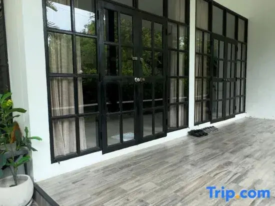 Rim klong house, Banrublom Rayong beach +Free wifi (Pool Villa)