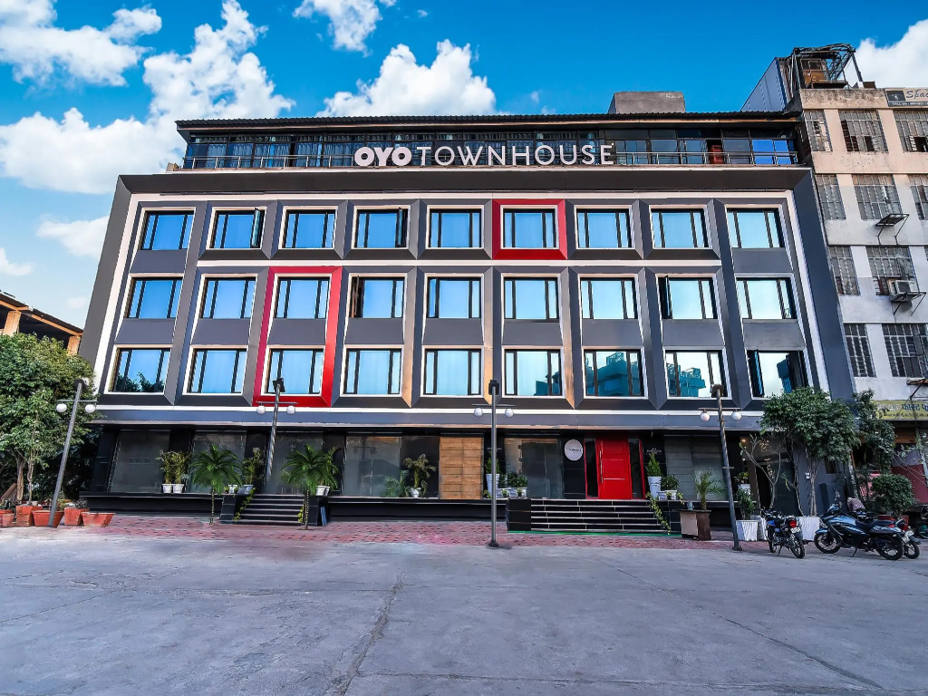 OYO Townhouse 051 Lal Kothi