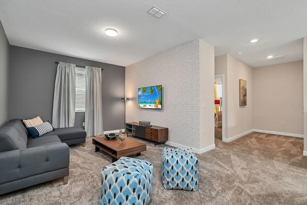 Edgy, Modern 6 Bed 5 Bath