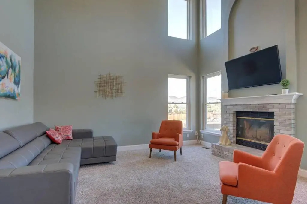 Mtn Views, Quiet Oasis/King Beds+Centrally Located