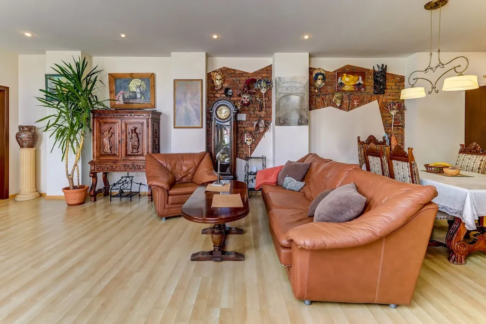 Home4day Spacious loft in the heart of Petersburg