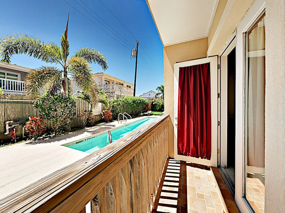 East Lantana Unit 9 - 2 Br Condo