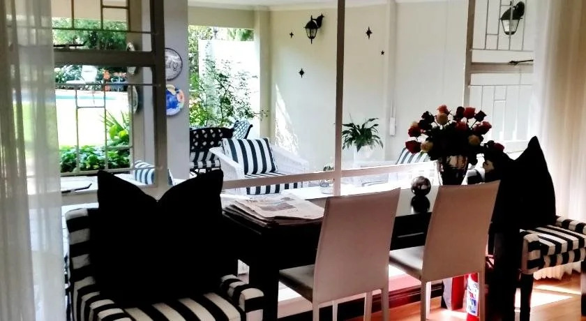 Rosebank Lodge Guesthouse by Claires