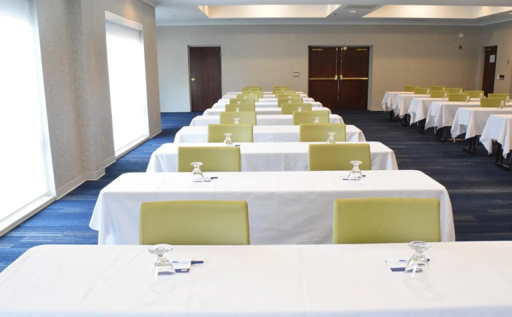 Holiday Inn Express Hotel & Suites Rochester Webster by IHG