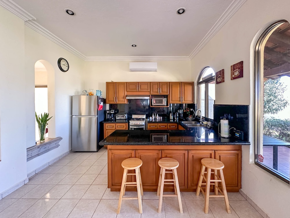 Tranquil Family Escape With Large Patio