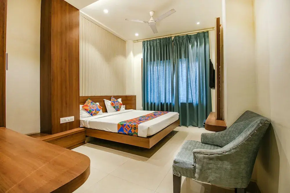 FabHotel Royal Palace II