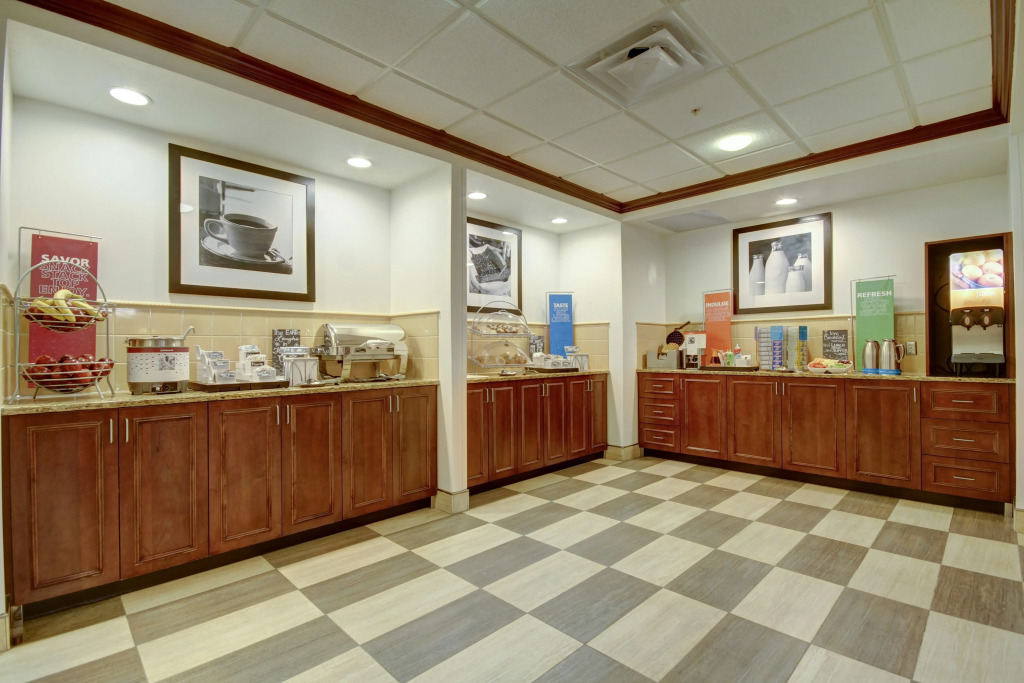 Hampton Inn and Suites Alexandria