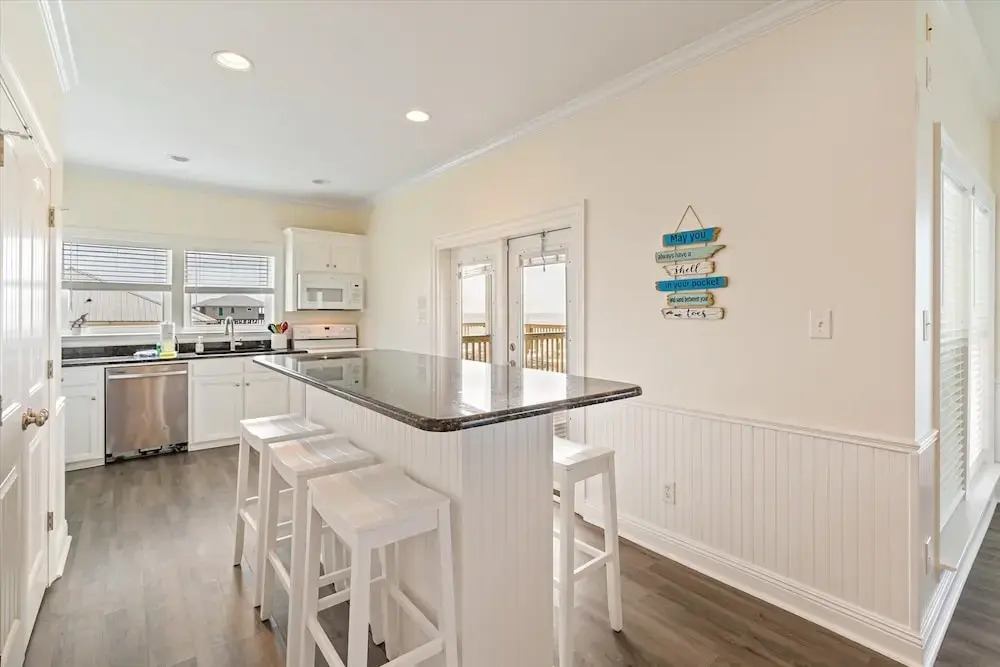 Shamrock Shores - Gulf Front West End Pet Friendly Property With Room For Everyone. 3 Master Suites! 6 Bedroom Home by RedAwning