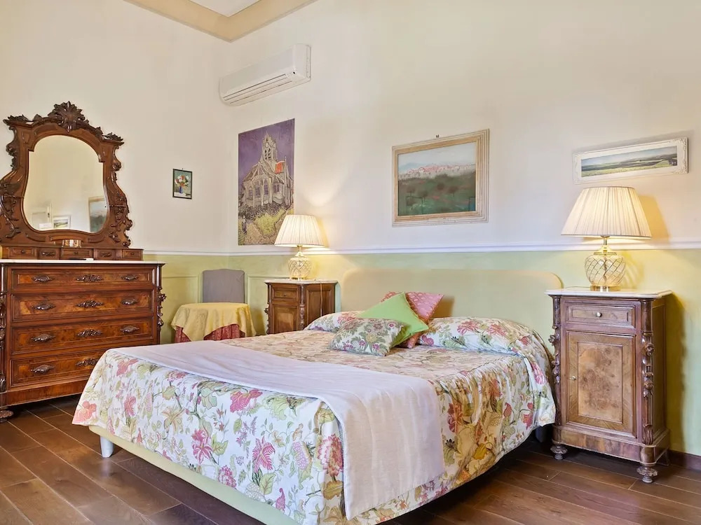 Classic Villa in Firenze with Whirlpool